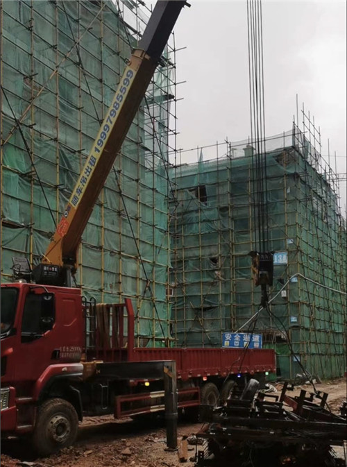 永顺县“慢工细活”—— 吊车的 “微动控制” 技术